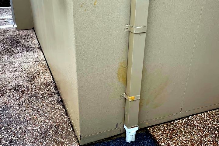Genies plumbing work in Carrara